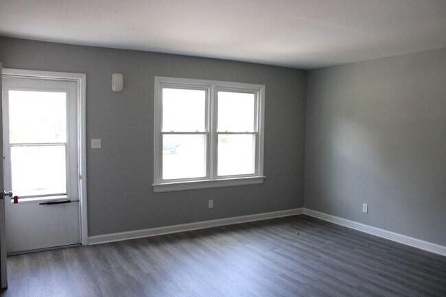 Building Photo - 1603 Tilghman Rd N