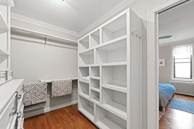 Building Photo - 2000 N Lincoln Park W