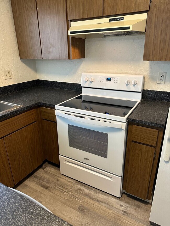 Building Photo - 776-778 W. Quinalt St.