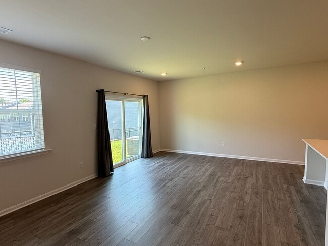 Building Photo - Beautiful 4BR Home with Garage & Modern Kitchen in Greenway Farms
