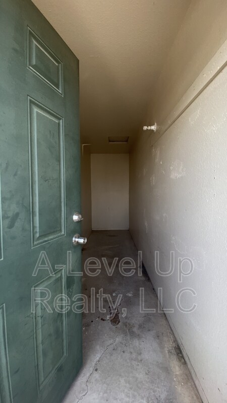 Building Photo - 5752 E 28th St