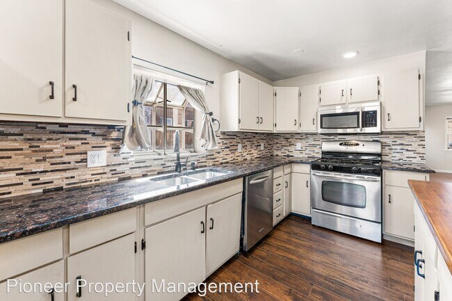 Building Photo - 3 br, 1 bath House - 3460 S. Marion St.