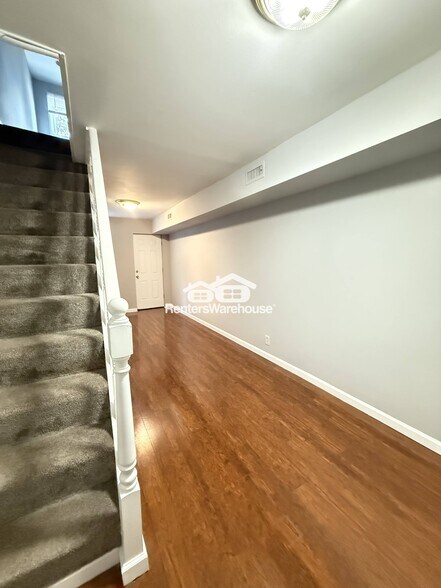 Building Photo - 519 S Port St
