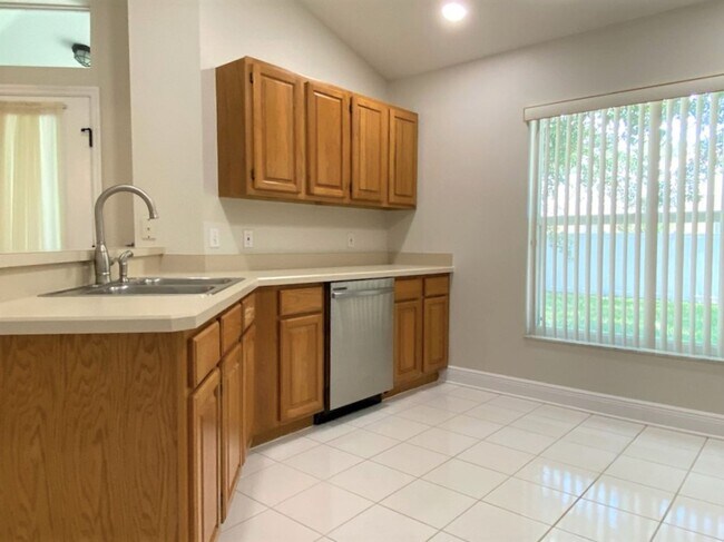 Building Photo - Beautiful 3 Bedroom Home in Ormond Beach!