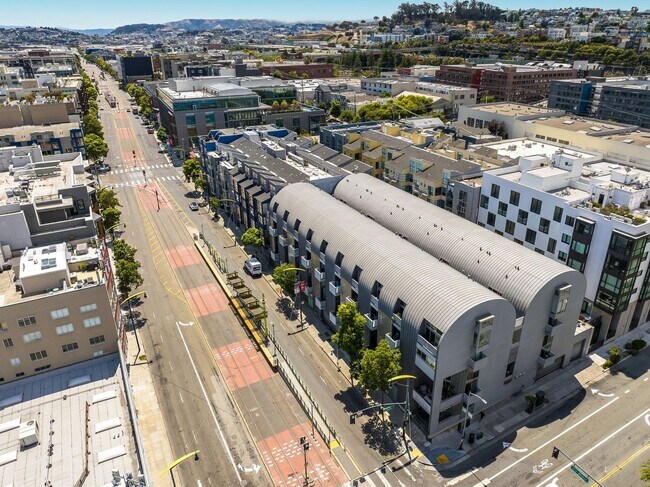 Building Photo - Stunning Two Bedroom Condo in Prime Neighborhood - Please Contact for Showing Availability!