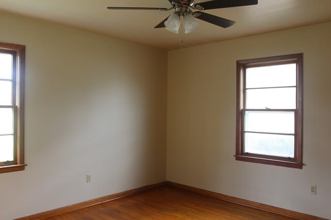 Building Photo - 1800 Gillionville Rd