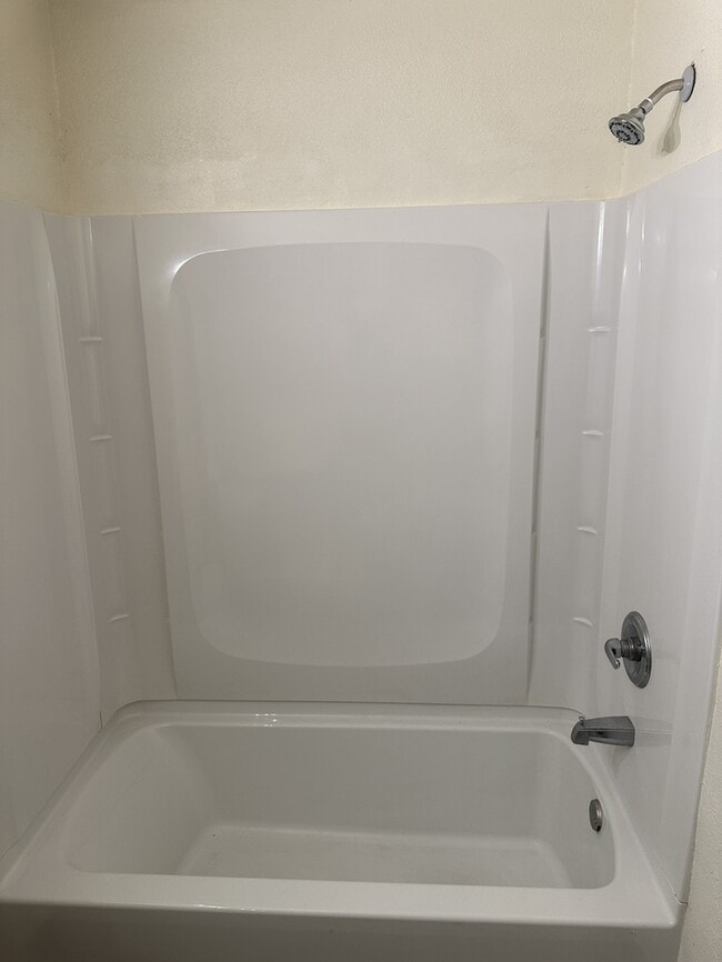 Building Photo - Stockton 2 Bedroom 1 Bathroom Duplex