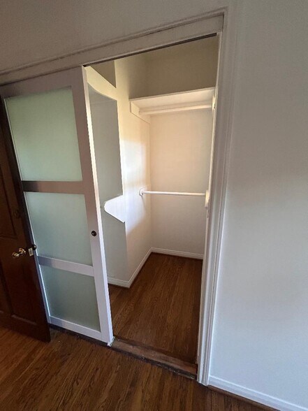 Building Photo - 1326 N Laurel Ave