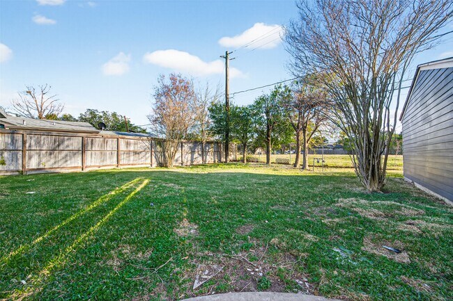 Building Photo - 5407 Lymbar Dr