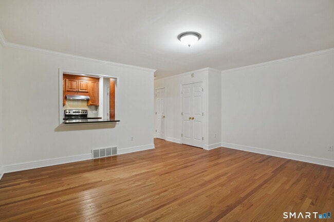 Building Photo - 6 Silvermine Ave
