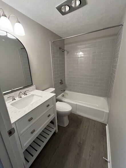 Building Photo - 530 Whispering Hills Dr