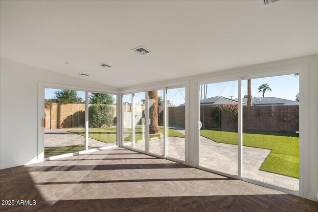 Building Photo - 2623 N 74th Pl