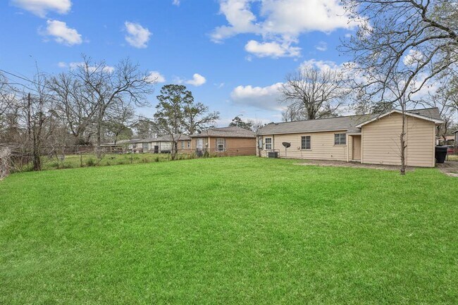 Building Photo - 9133 Woodlyn Rd