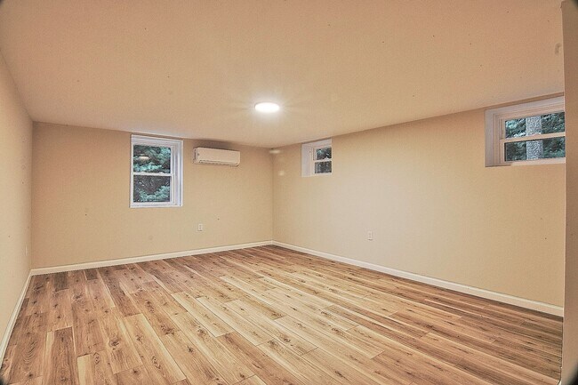 Building Photo - 1490 Chestnut Hill Rd