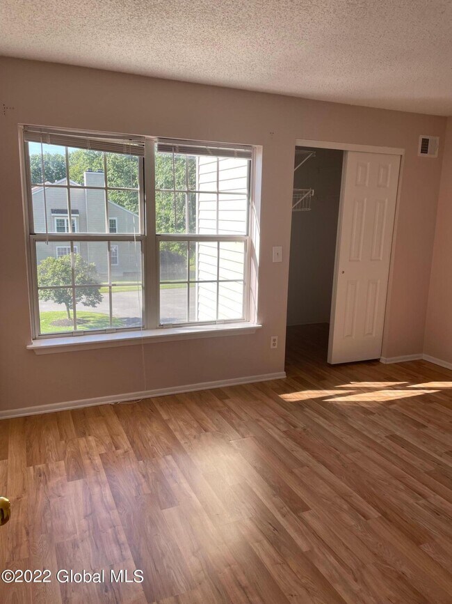 Building Photo - 5106 Forest Point Dr S