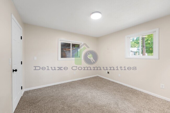 Building Photo - 127 E Fargo St