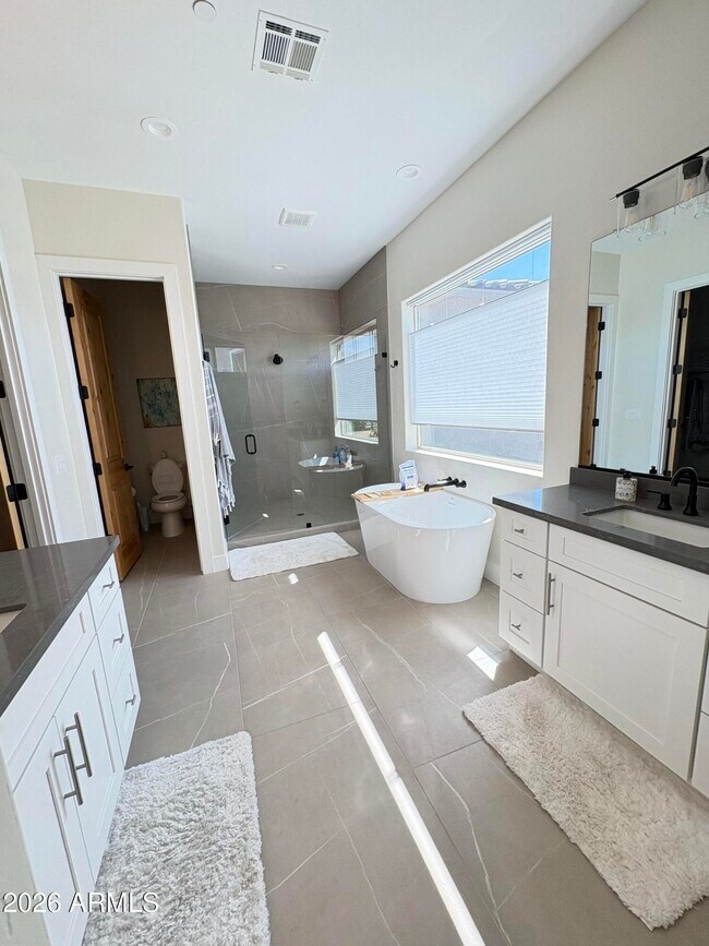 Building Photo - 6896 E Lomas Verdes Dr