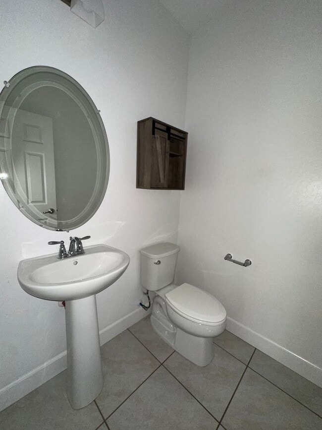 Building Photo - NW Visalia Home Coming Soon!
