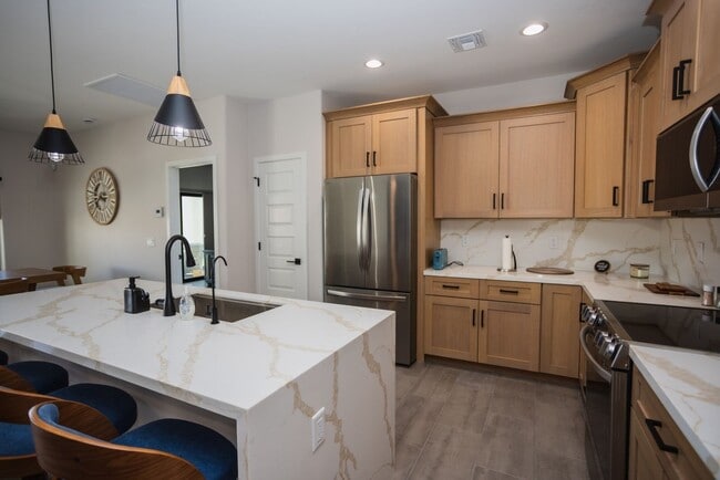 Building Photo - VR - 881 Pueblo Dr