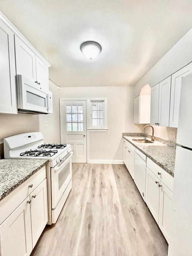 Building Photo - 4534 Avondale St