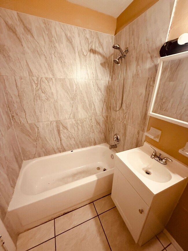 Building Photo - 3 BR / 1.5 BA HOME IN MELBOURNE