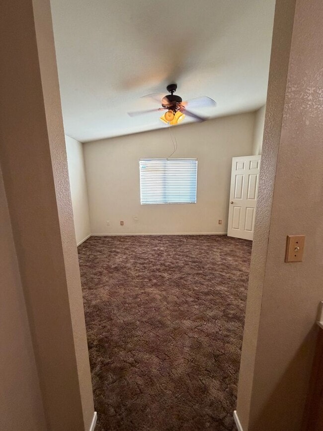 Building Photo - Nice home for rent in Hanford