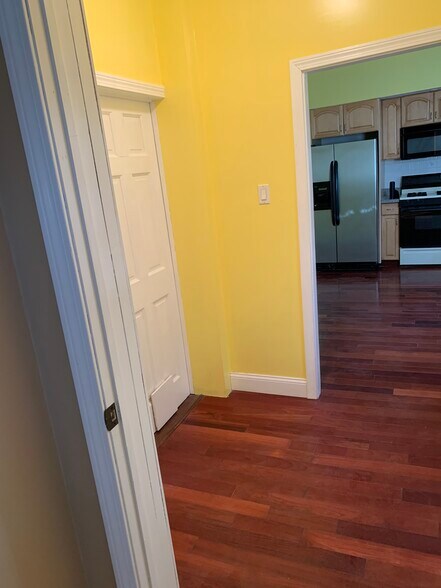 Building Photo - 6 Eliot St