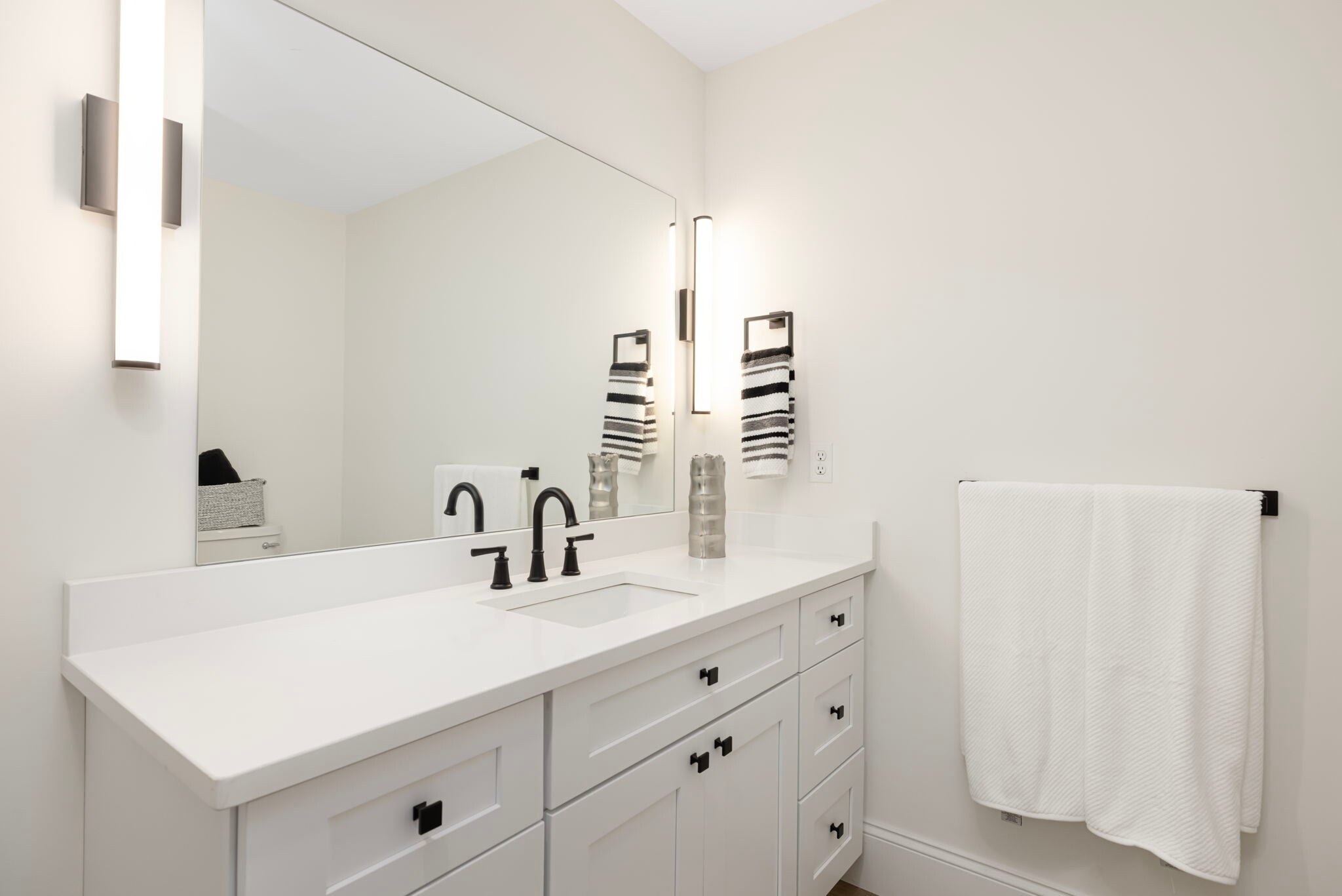 Building Photo - 50 S County Trl