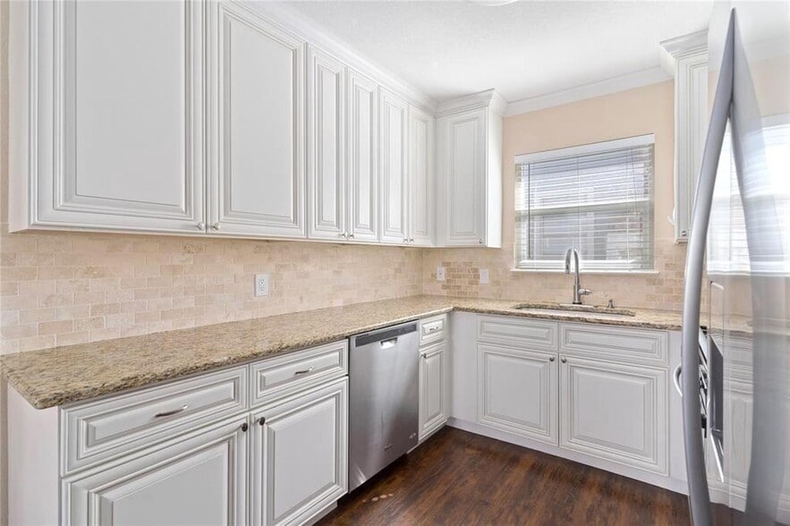 Building Photo - Updated West Fort Worth home with large yard for entertaining