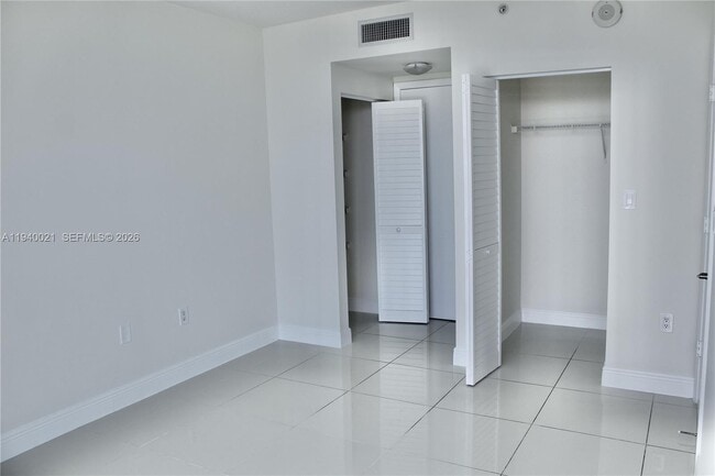 Building Photo - 1871 NW S River Dr