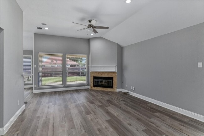 Building Photo - 630 Lakewood Dr