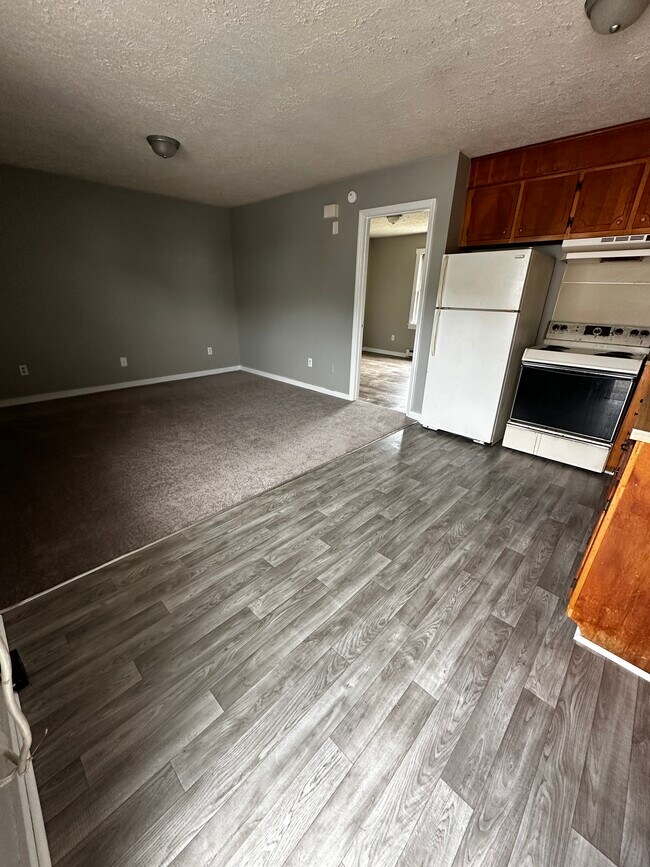 Building Photo - 41 Meadowgreen Dr