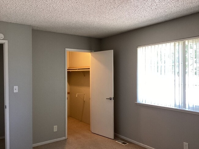 Building Photo - 460 W Alamos Ave