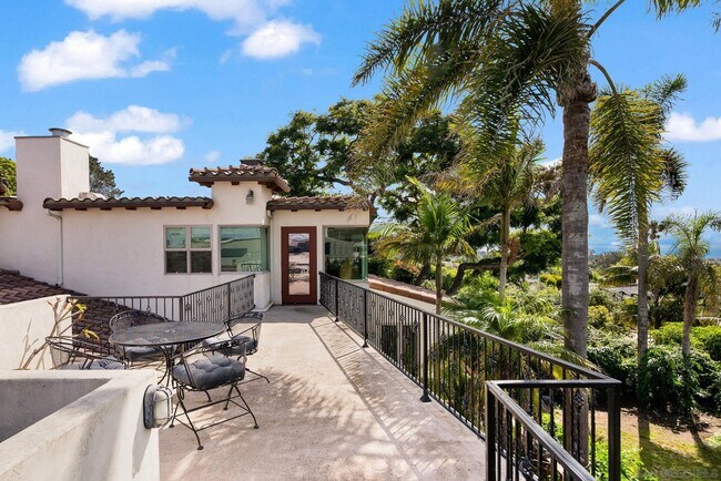 Building Photo - 701 N Granados Ave