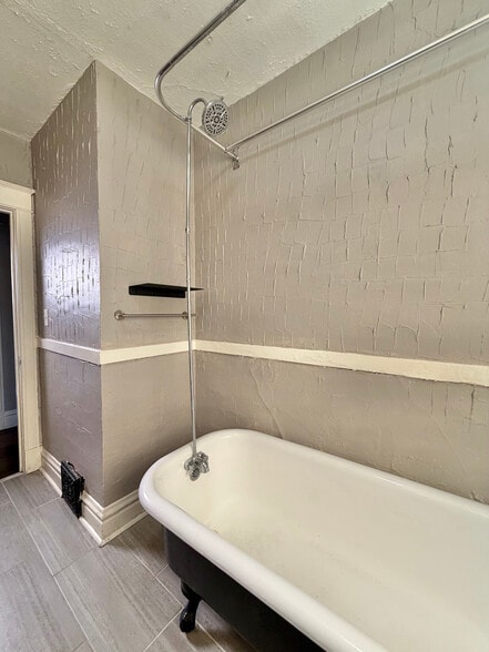 Building Photo - 3836 Wyandotte St