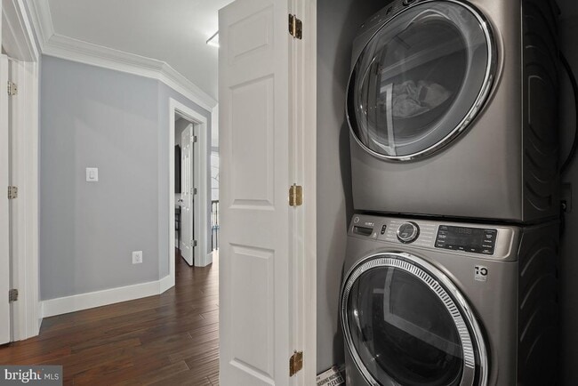 Building Photo - 6355 Highgrove Park Ct