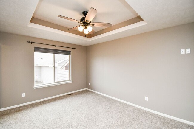 Building Photo - 5 Bedroom 3 Bathroom Single Family Home North Sioux Falls!