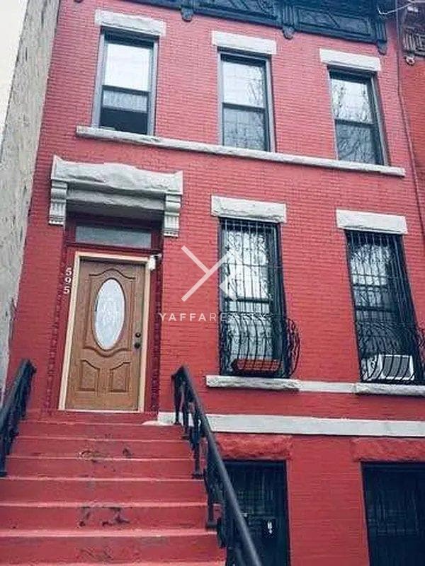 Primary Photo - lexington avenue