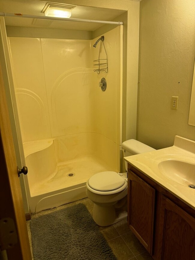 Building Photo - Spacious 3-Bedroom Home with Bonus Rooms i...