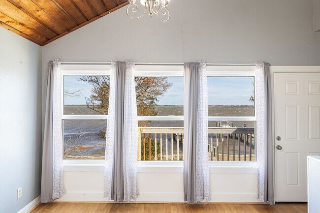 Building Photo - 219 Patane