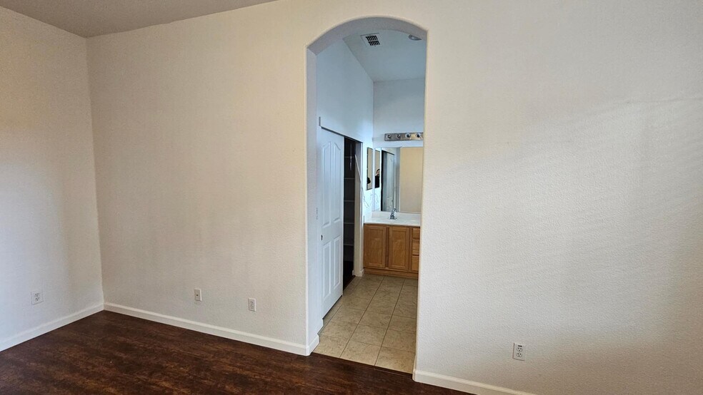 Building Photo - 9641 Darley Way