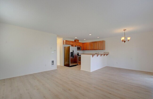 Building Photo - Beautiful Townhome- 3 Bedrooms