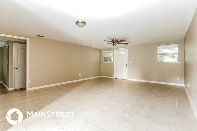 Building Photo - 7051 Lenox Dr