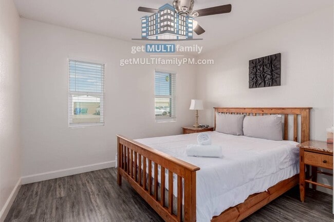 Building Photo - 515 W Pebble Beach Dr