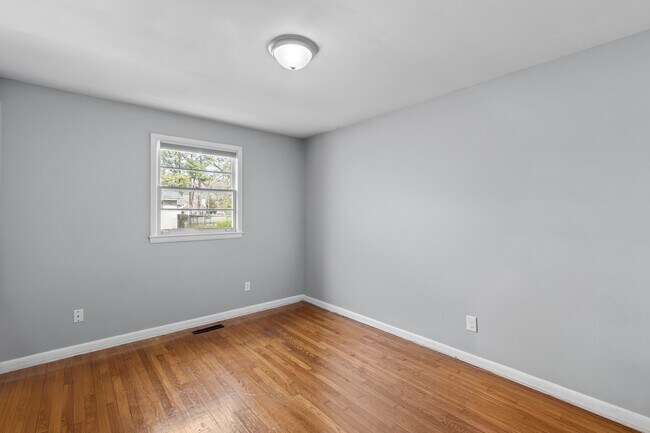 Building Photo - 8009 Whitesburg Dr