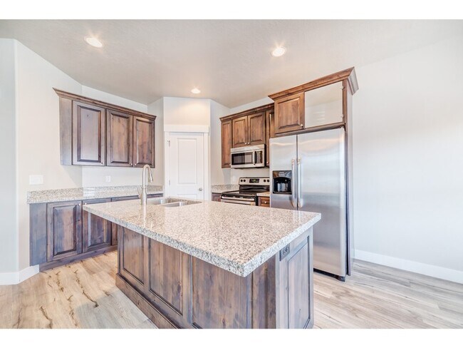 Building Photo - 1155 S 225 E