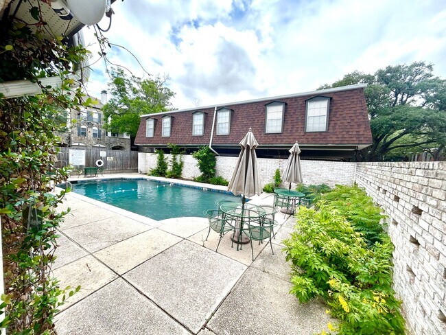 Building Photo - MOVE IN SPECIAL Upstairs Condo with Premium Amenities & Hardwood Floors!
