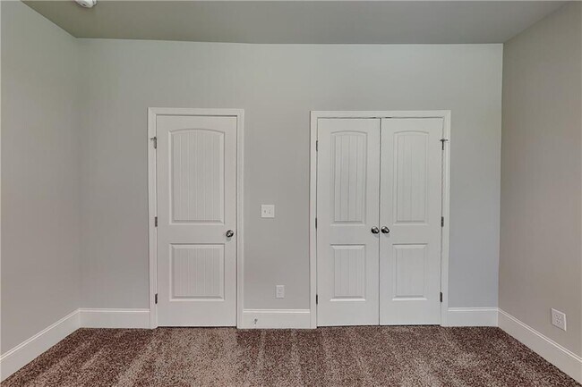 Building Photo - 6945 Daylily Ln