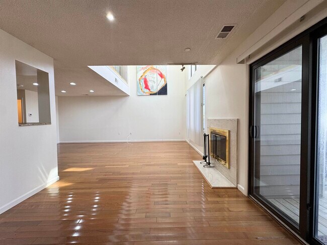 Building Photo - 819 Topsail Ln