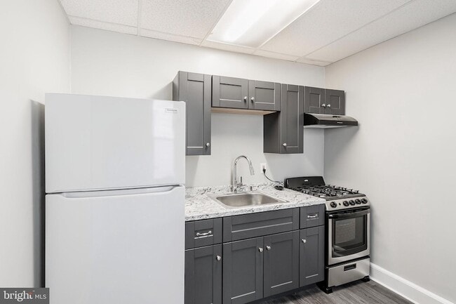 Building Photo - 243 Conover St
